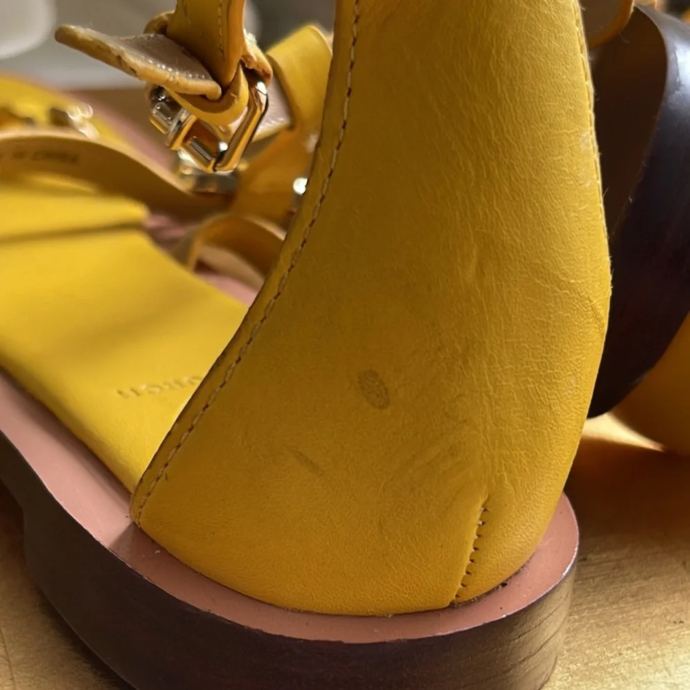 Tory Burch Toggle Flat Sandal in Gold Leather
